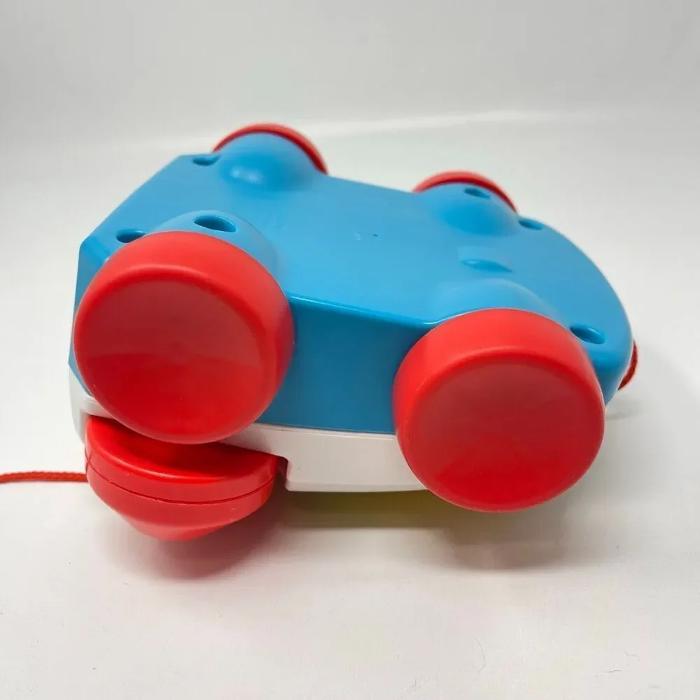 Fisher-Price Pull Along Chatter Telephone Classic Toddler Development Toy 2015